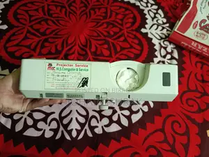 Hitachi --Cp-X4041wn PROJECTOR