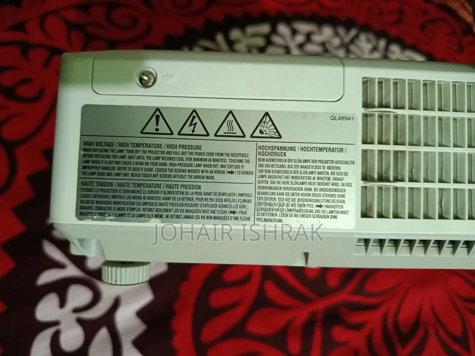 Hitachi --Cp-X4041wn PROJECTOR