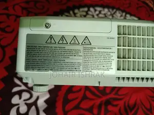 Hitachi --Cp-X4041wn PROJECTOR