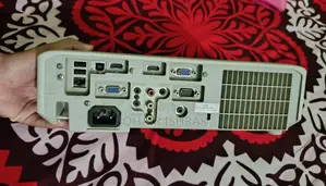Hitachi --Cp-X4041wn PROJECTOR