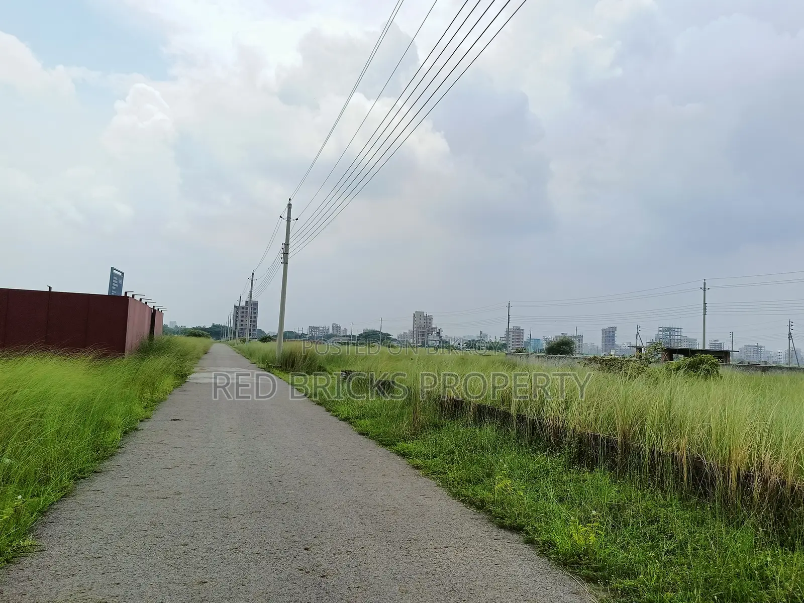 বসুন্ধরায় এন ব্লক ৩ কাঠার দক্ষিণমুখী জমি