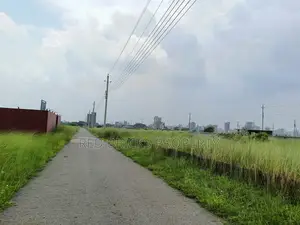 বসুন্ধরায় এন ব্লক ৩ কাঠার দক্ষিণমুখী জমি