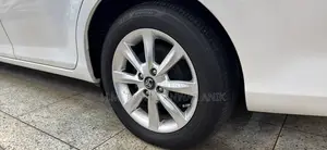 Toyota Corolla Fielder 1.5 Hybrid FWD 2018 White