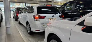 Toyota Corolla Fielder 1.5 Hybrid FWD 2018 White