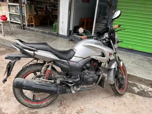 হিরো হাংক ২০১৮ সাদা