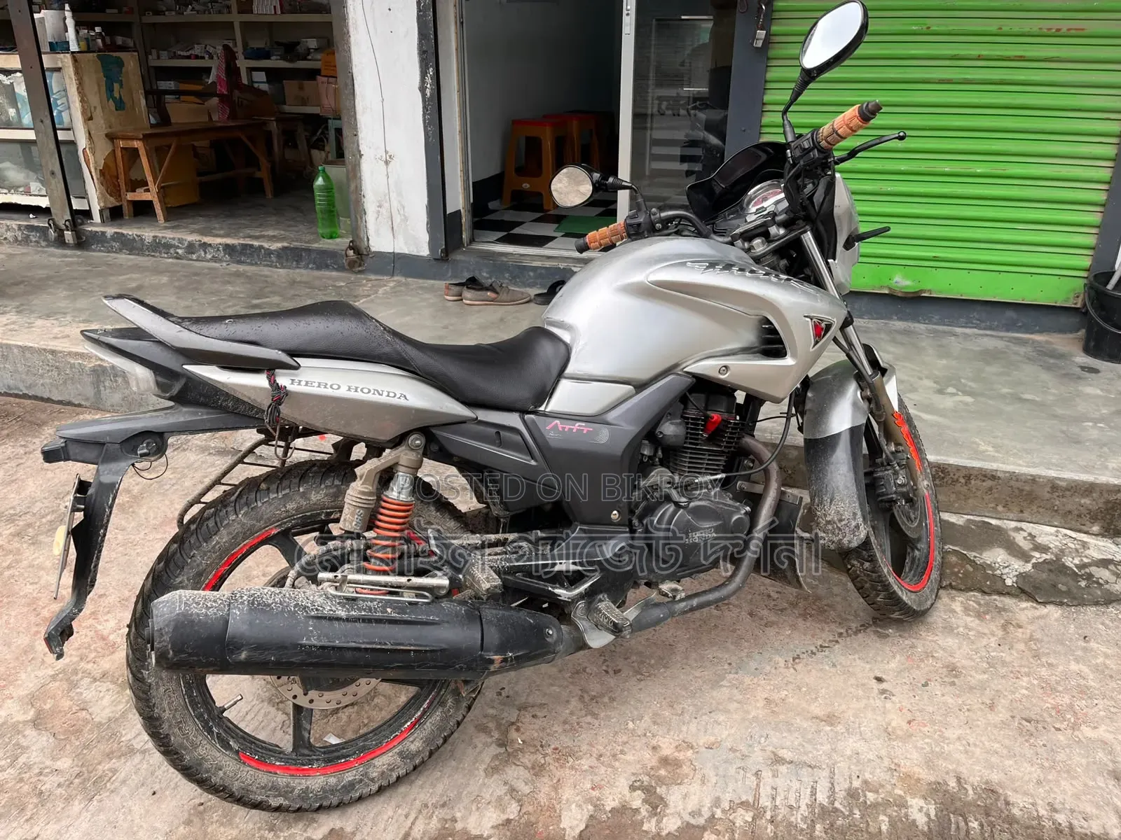 হিরো হাংক ২০১৮ সাদা