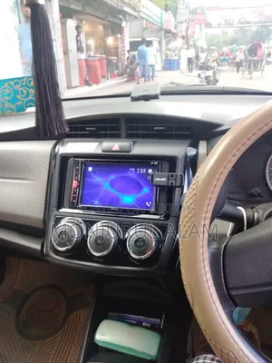 টয়োটা এক্সিও ২০১২ রূপালি