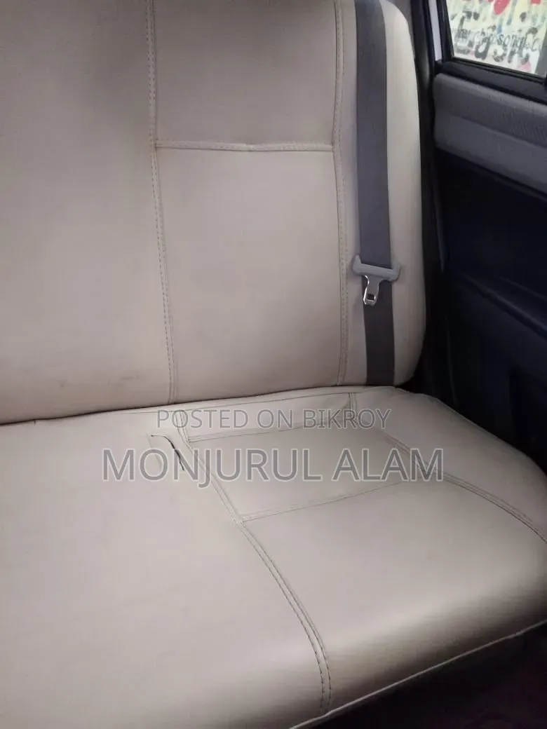 টয়োটা এক্সিও ২০১২ রূপালি