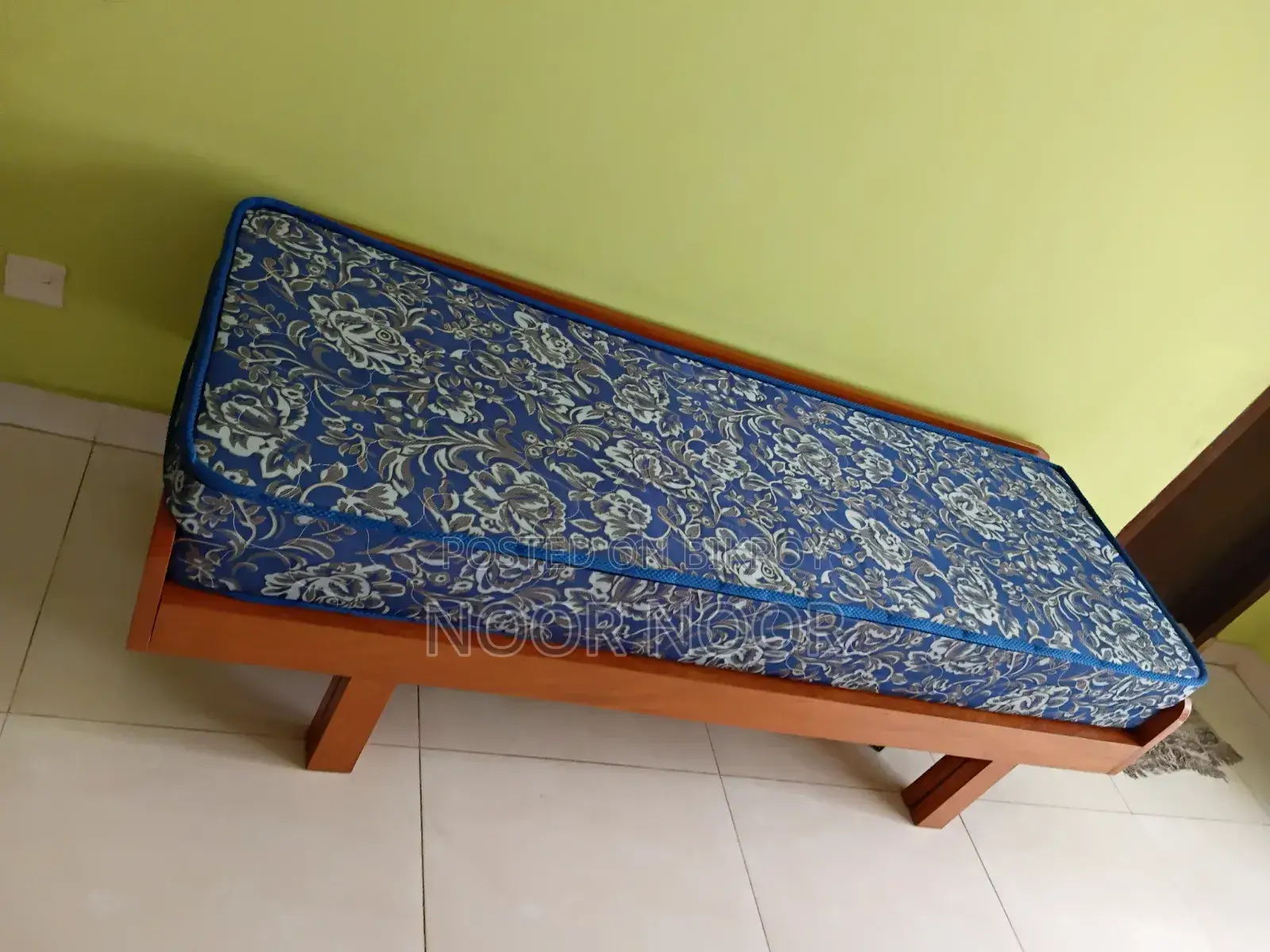 ফোল্ডিং ফ্লোর ম্যাট্রেস