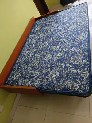 ফোল্ডিং ফ্লোর ম্যাট্রেস