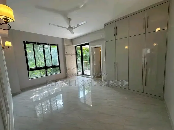 3 Bedroom Apartment in Semi Furnished for rent