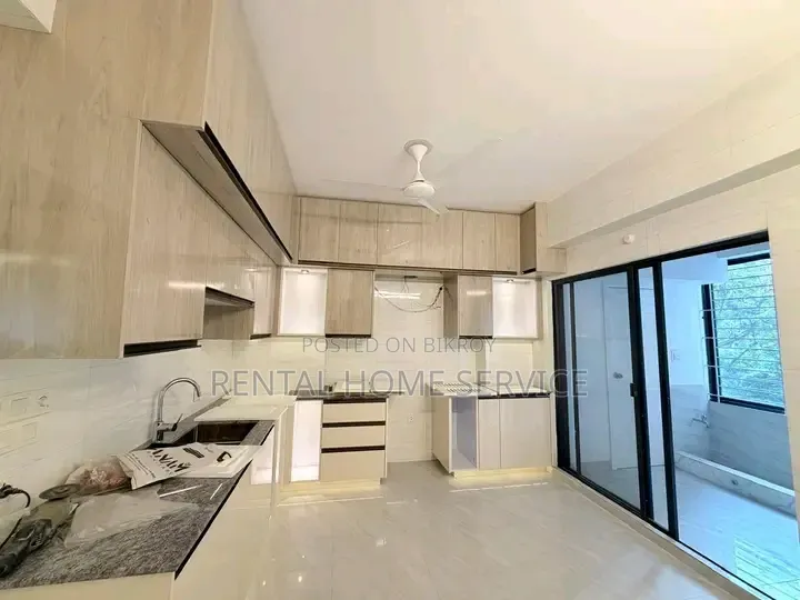 3 Bedroom Apartment in Semi Furnished for rent