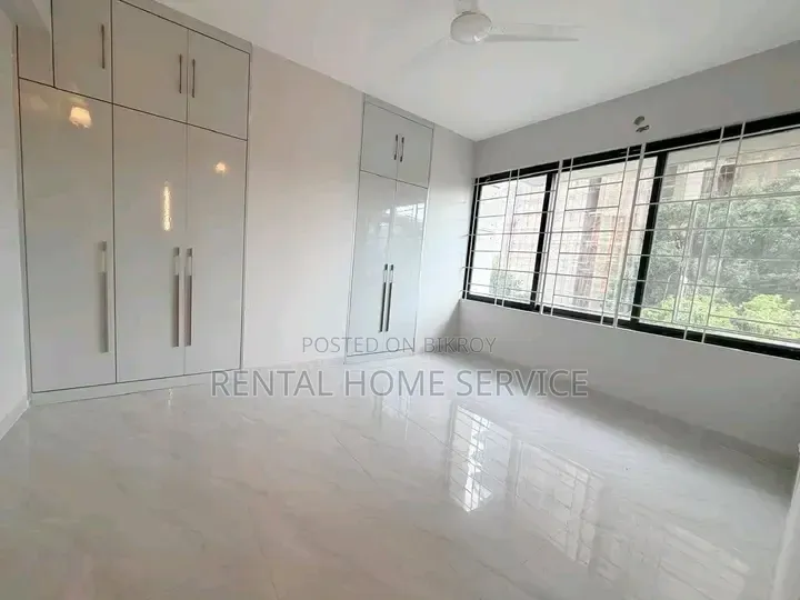 3 Bedroom Apartment in Semi Furnished for rent