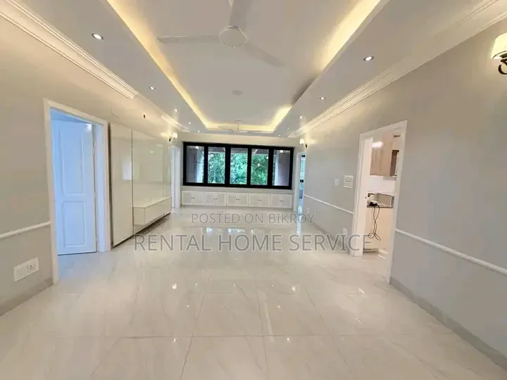 3 Bedroom Apartment in Semi Furnished for rent