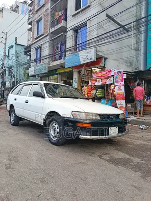 টয়োটা করোলা ২০০২ হোয়াইট