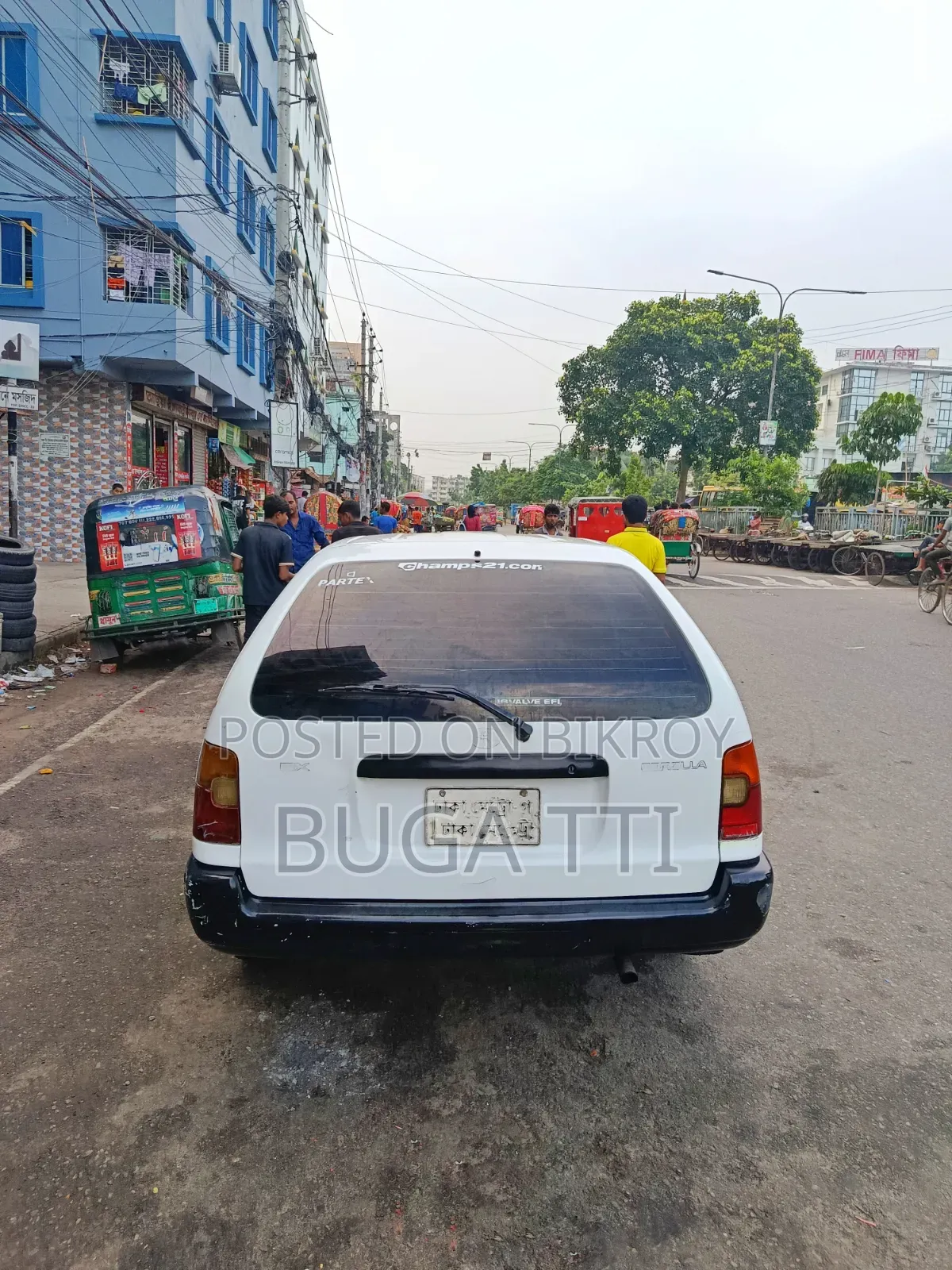 টয়োটা করোলা ২০০২ হোয়াইট