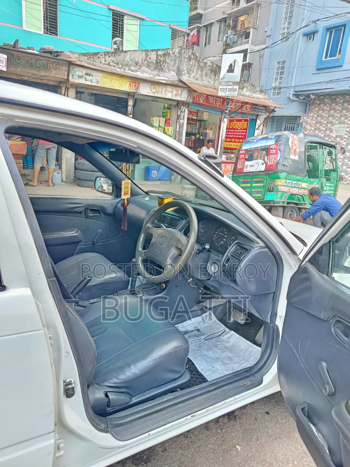 টয়োটা করোলা ২০০২ হোয়াইট
