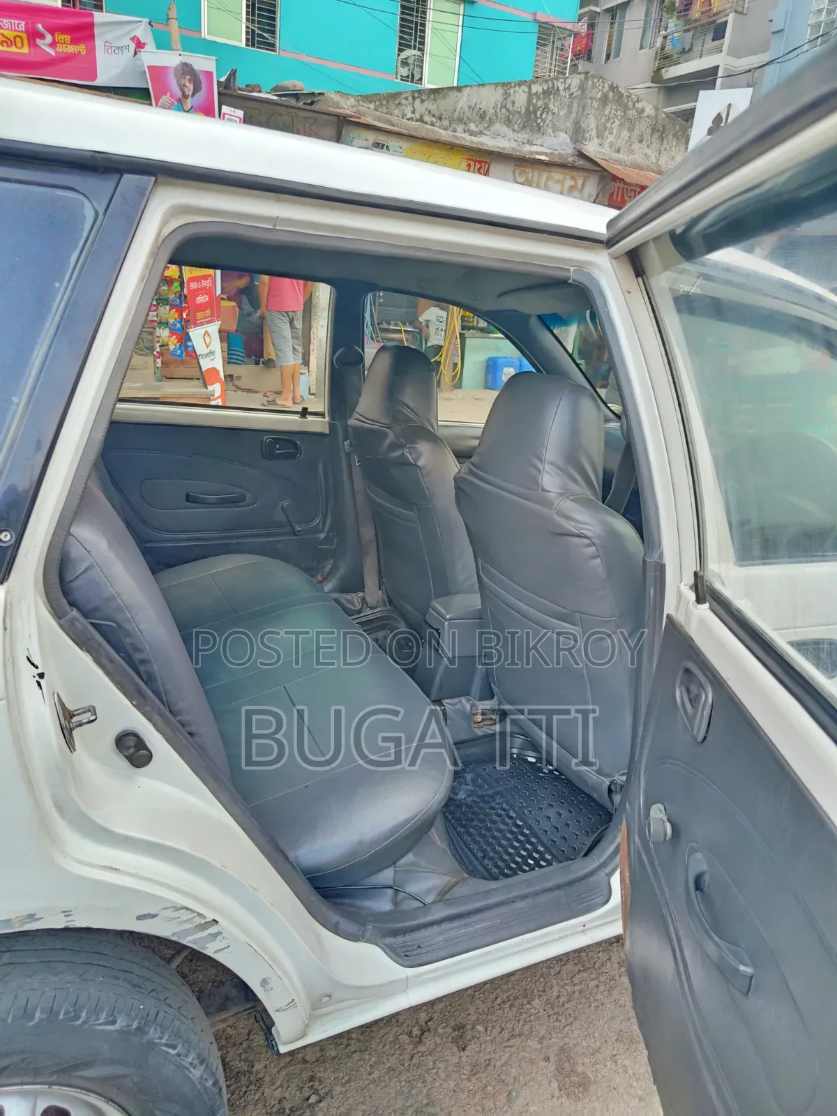 টয়োটা করোলা ২০০২ হোয়াইট