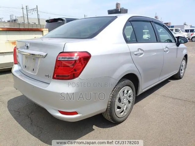 টয়োটা এক্সিও ২০২১ সিলভার