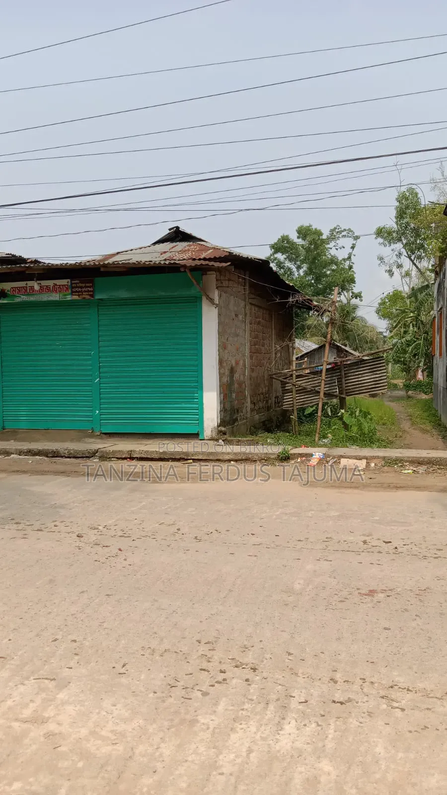 কমলগঞ্জ পৌরসভা এলাকায় মেইন রোড সংলগ্ন ৫ কাটা জমি বিক্রয় করা হবে।