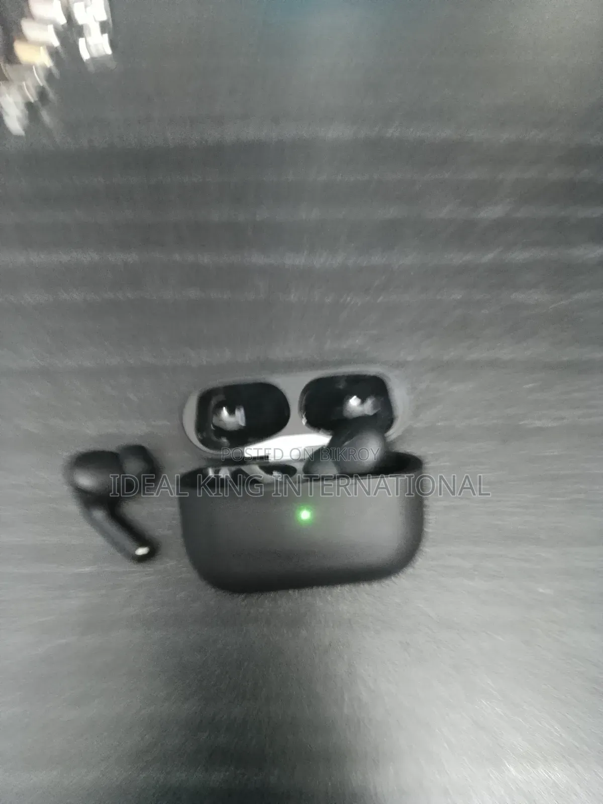 Apple Earbuds