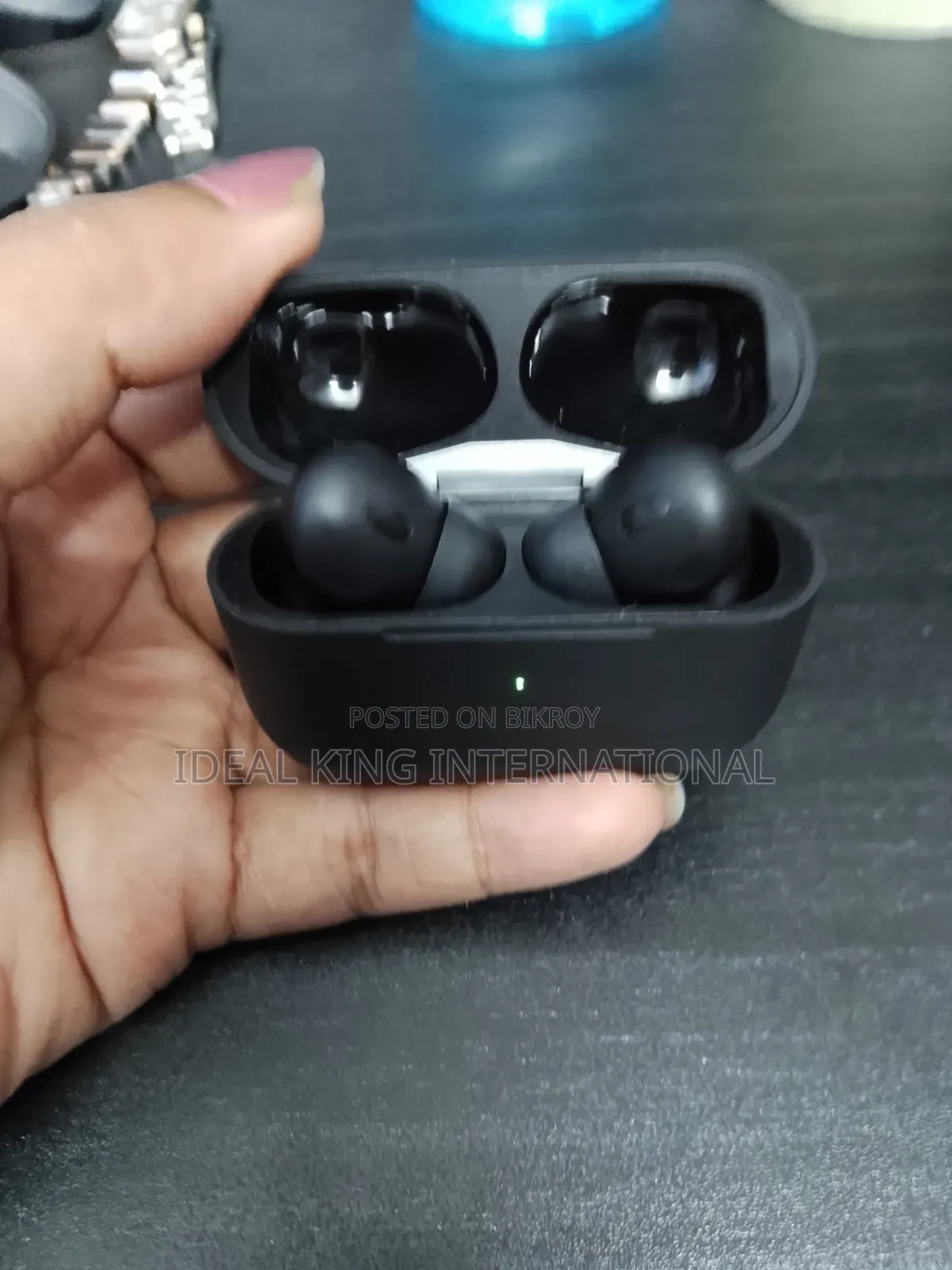 Apple Earbuds