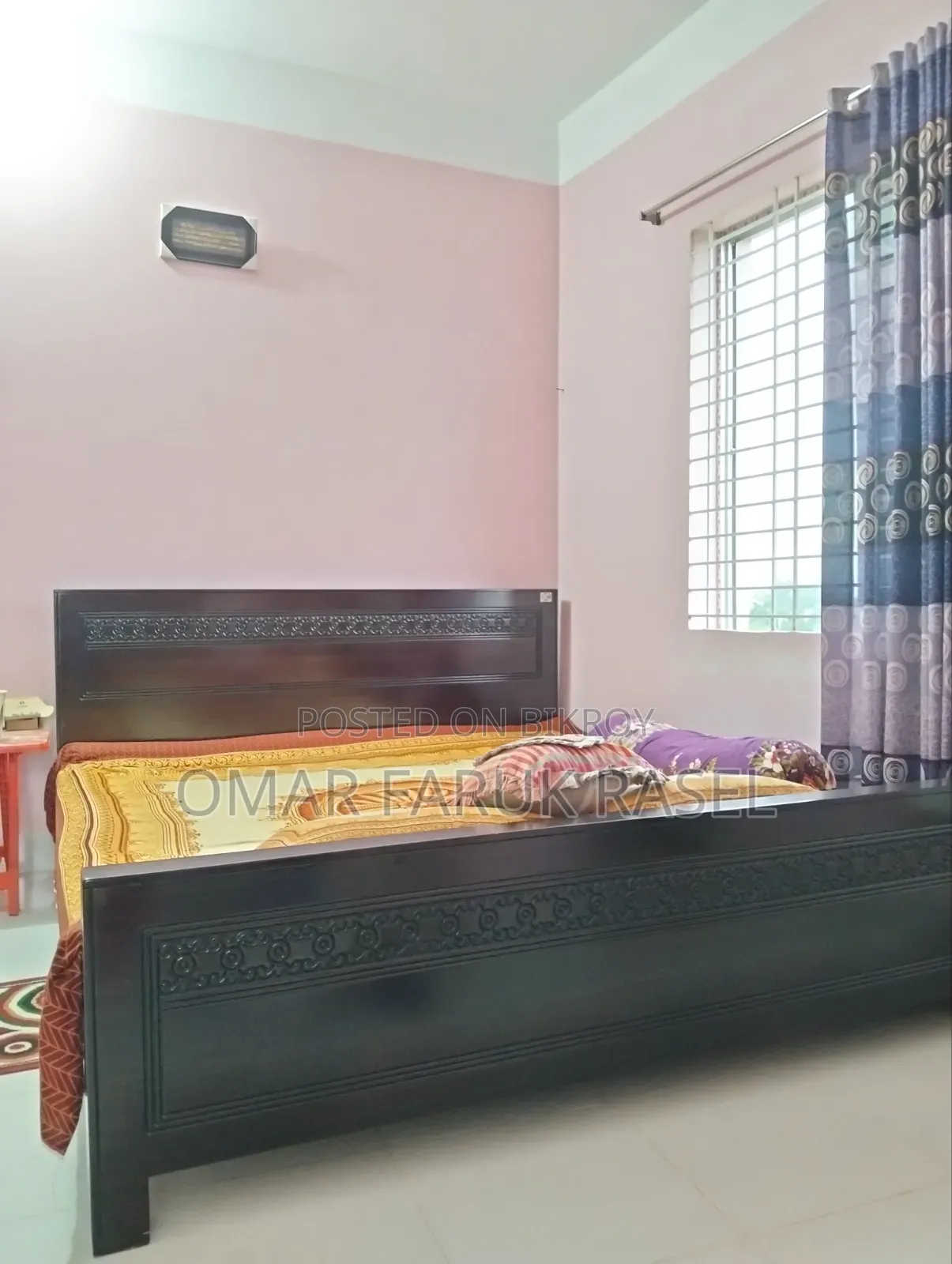 Almirah and Bed for Sale.