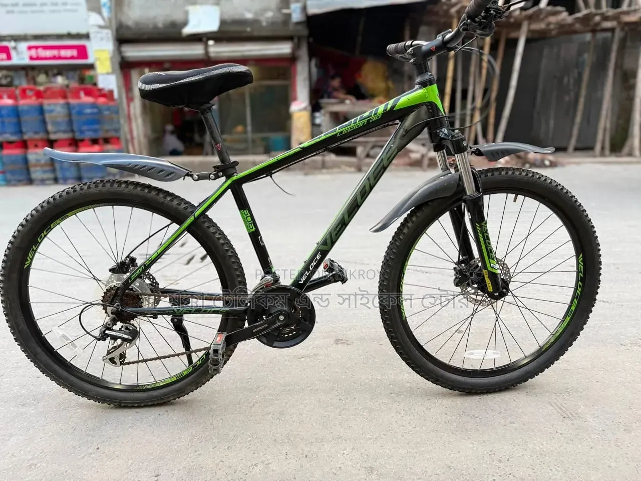 Veloce Legion 30
Shimano Mt200 Oil Brake.