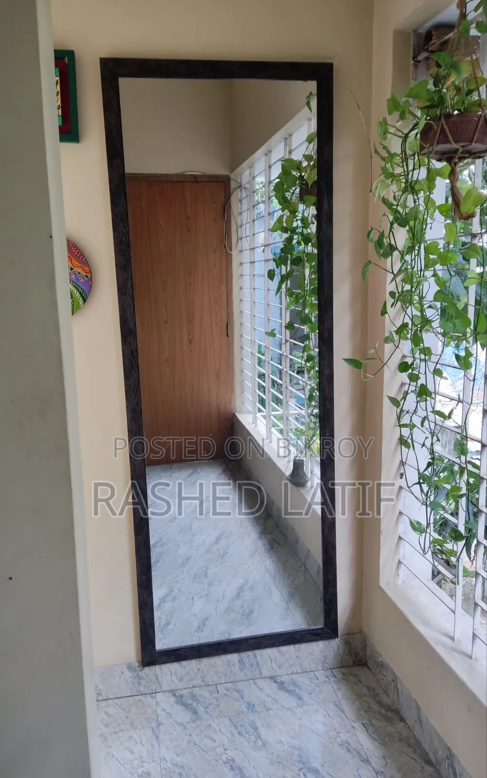 আয়না - দেওয়াল