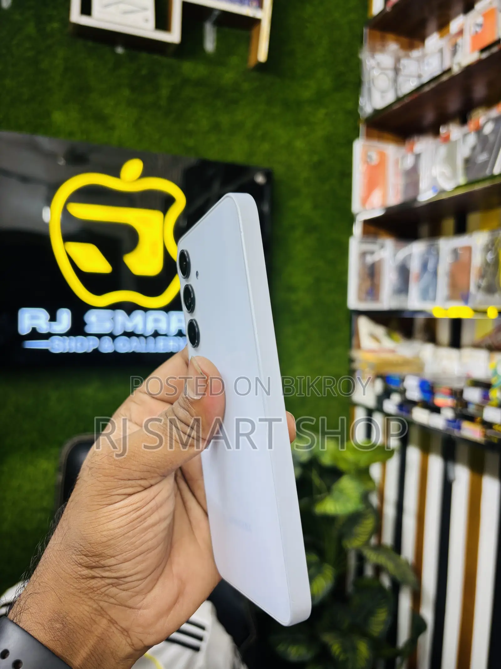 স্যামসাং গ্যালাক্সি এ৩৫ ১২৮ জিবি সাদা