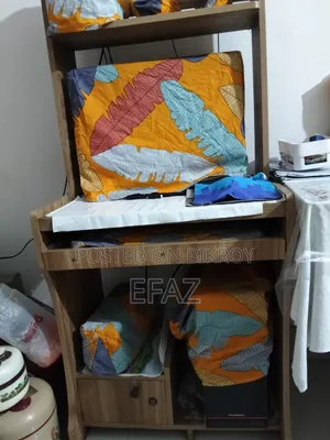 কম্পিউটার টেবিল