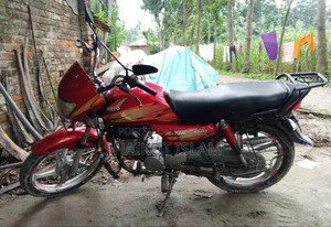 হিরো এইচএফ ডিলাক্স ২০১৬ লাল