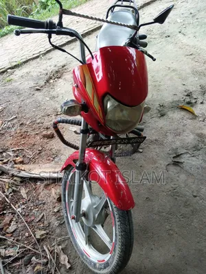 হিরো এইচএফ ডিলাক্স ২০১৬ লাল