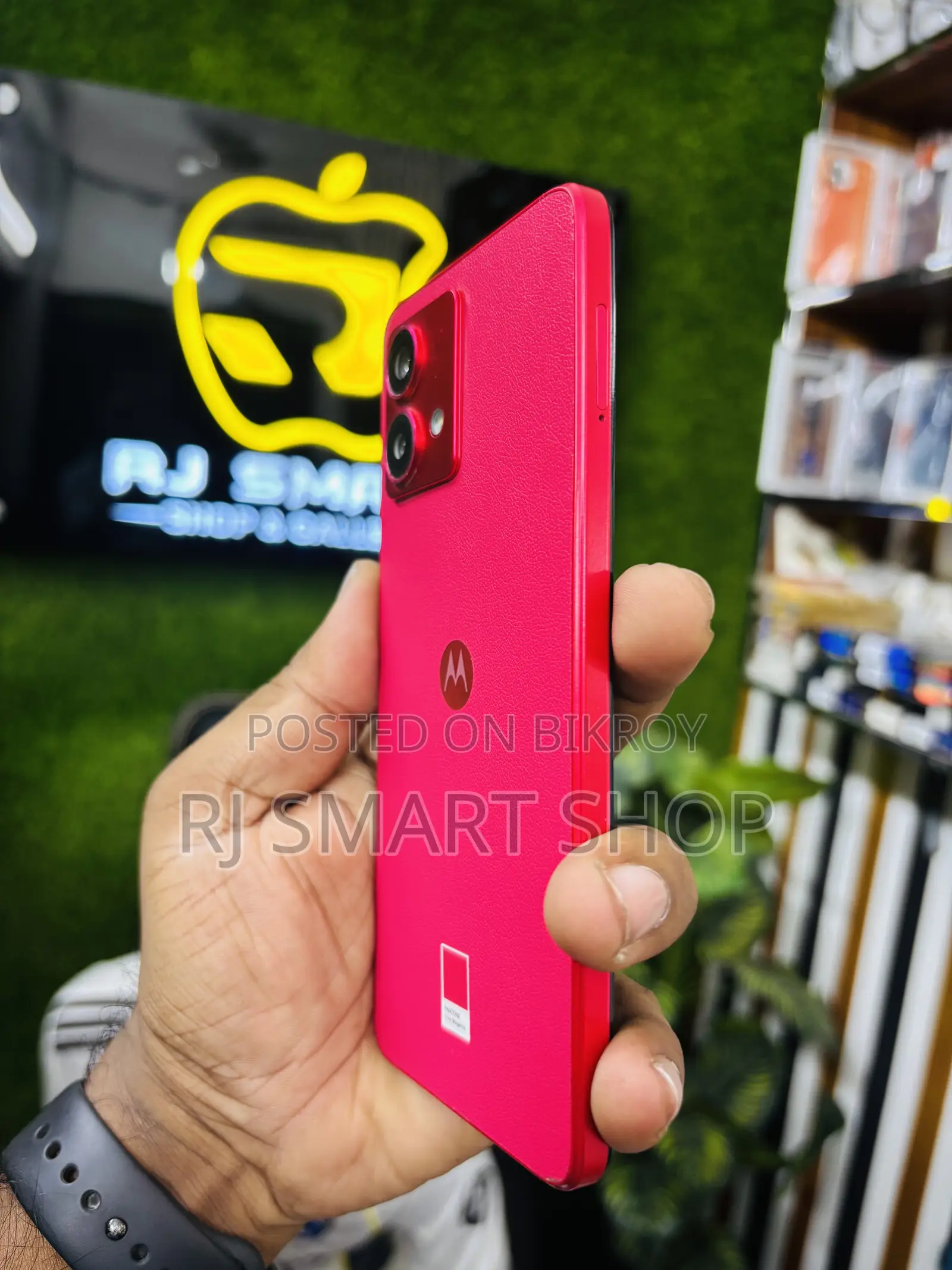 মোটরোলার মোটো জি৮৪ ৫জি ২৫৬ জিবি লাল