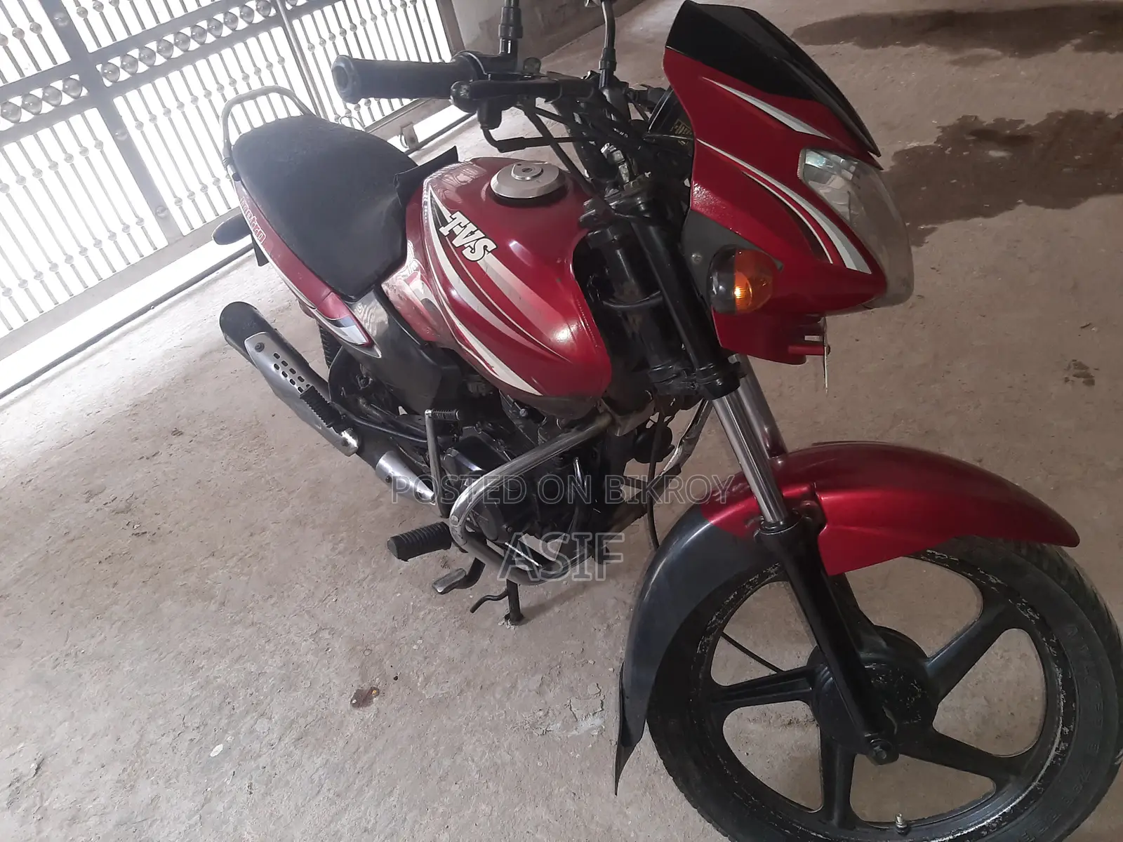 টিভিএস মেট্রো ২০১৫ রেড