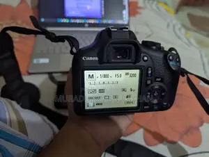 ক্যানন ইওএস ২০০০ডি