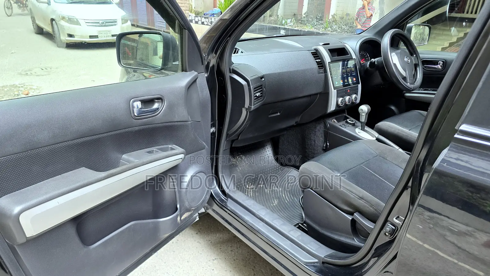Nissan X-Trail 2.0 Petrol XE 2011 Black