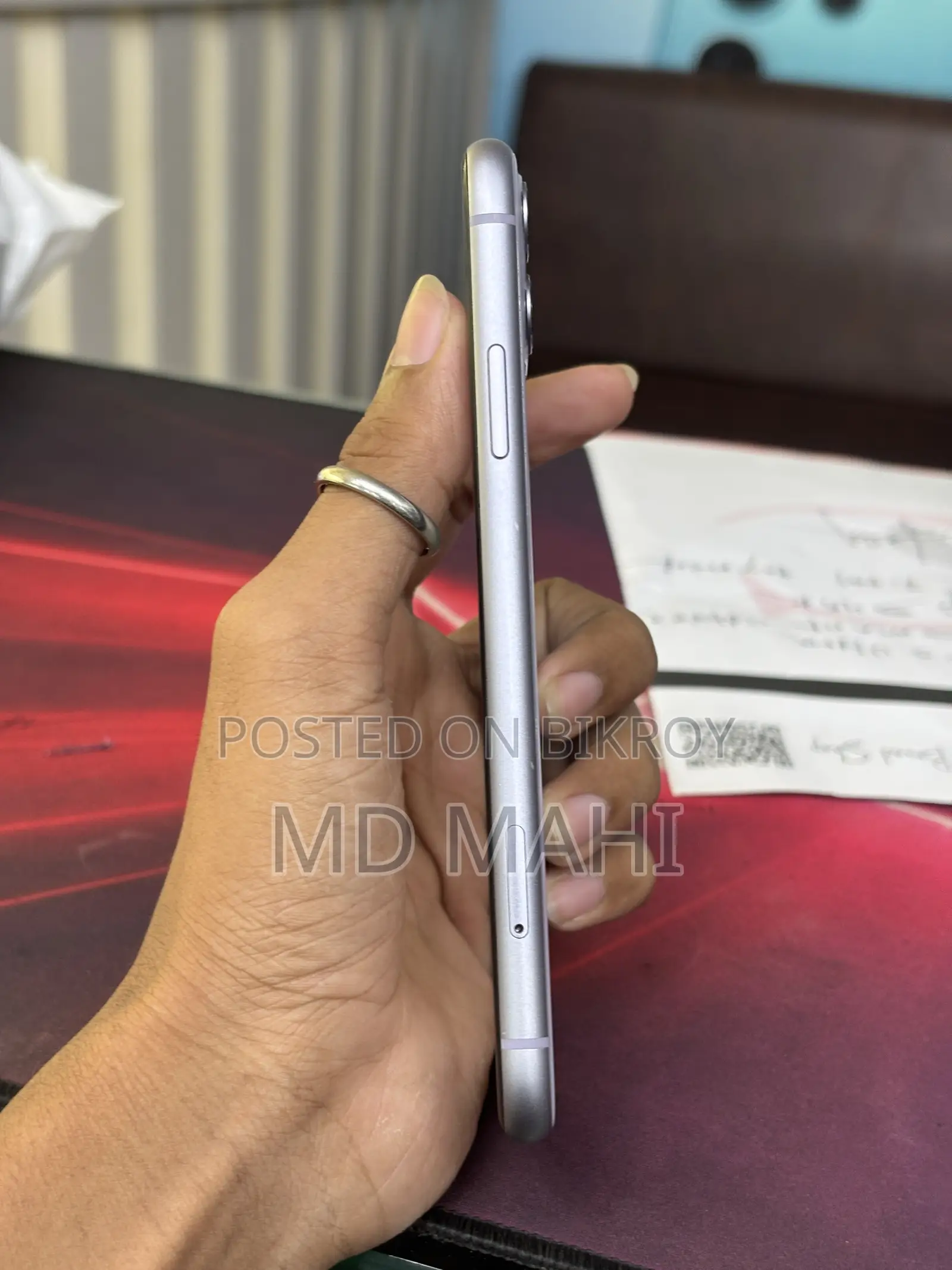 অ্যাপল আইফোন ১১ ১২৮ জিবি বেগুনি