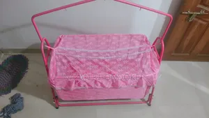 বাচ্চাদের দোলনা