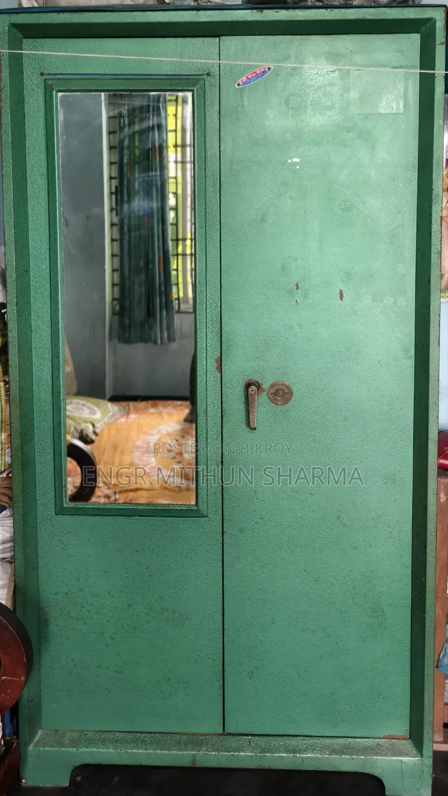 ভালো কন্ডিশনের সবুজ রঙের স্টিলের আলমারি বিক্রি হবে (আয়না সহ)