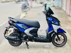 ইয়ামাহা ২০২৩ নীল