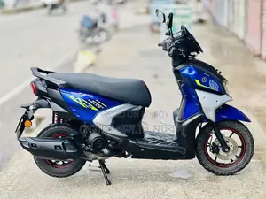 ইয়ামাহা ২০২৩ নীল