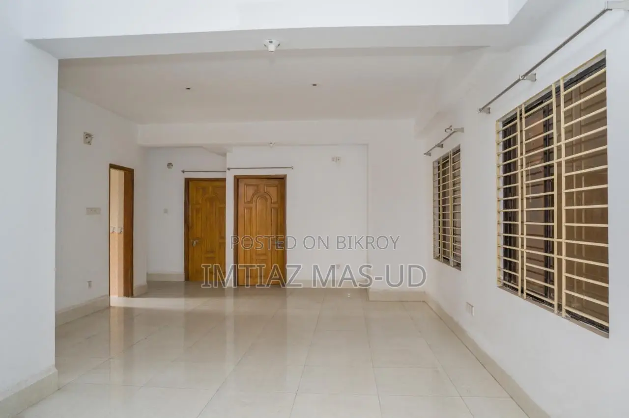 3 Bedroom Apartment in 60 Feet Road for sale