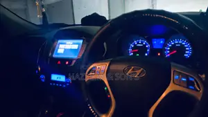 হুন্ডাই টাকসন জিএলএস এডব্লিউডি ২০১০ গ্রে