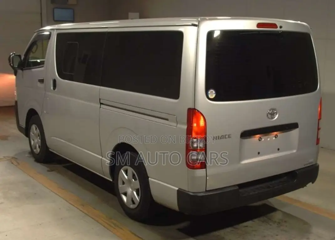Toyota HiAce 2021 Silver
