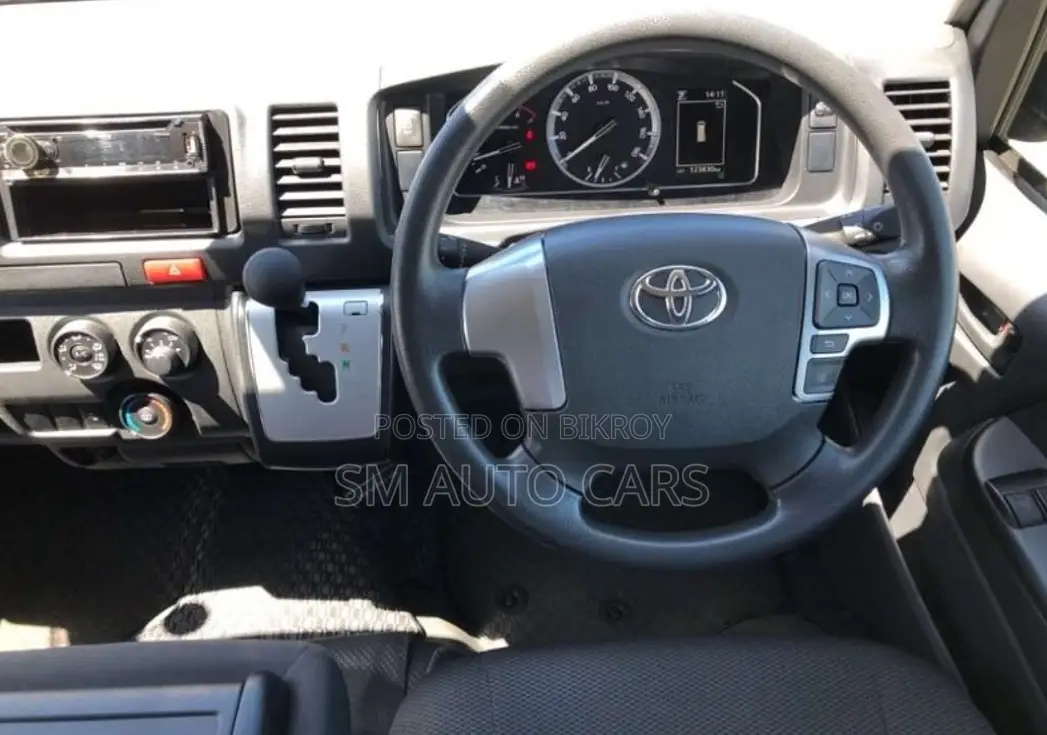 Toyota HiAce 2021 Silver