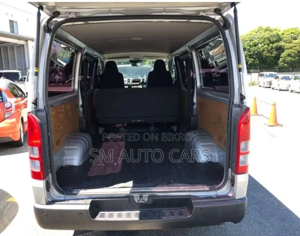 Toyota HiAce 2021 Silver