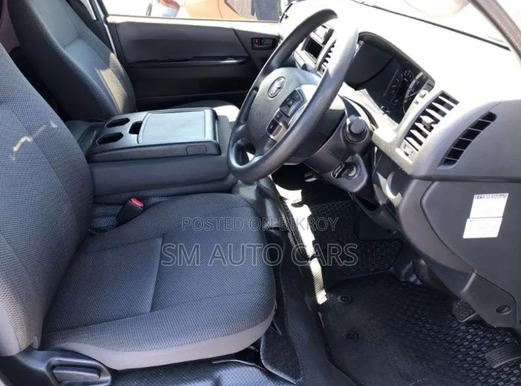 Toyota HiAce 2021 Silver