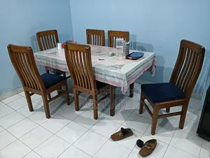 শোভকেস ও ৬ সিটের ডাইনিং টেবিল সেগুন কাঠের তৈরি