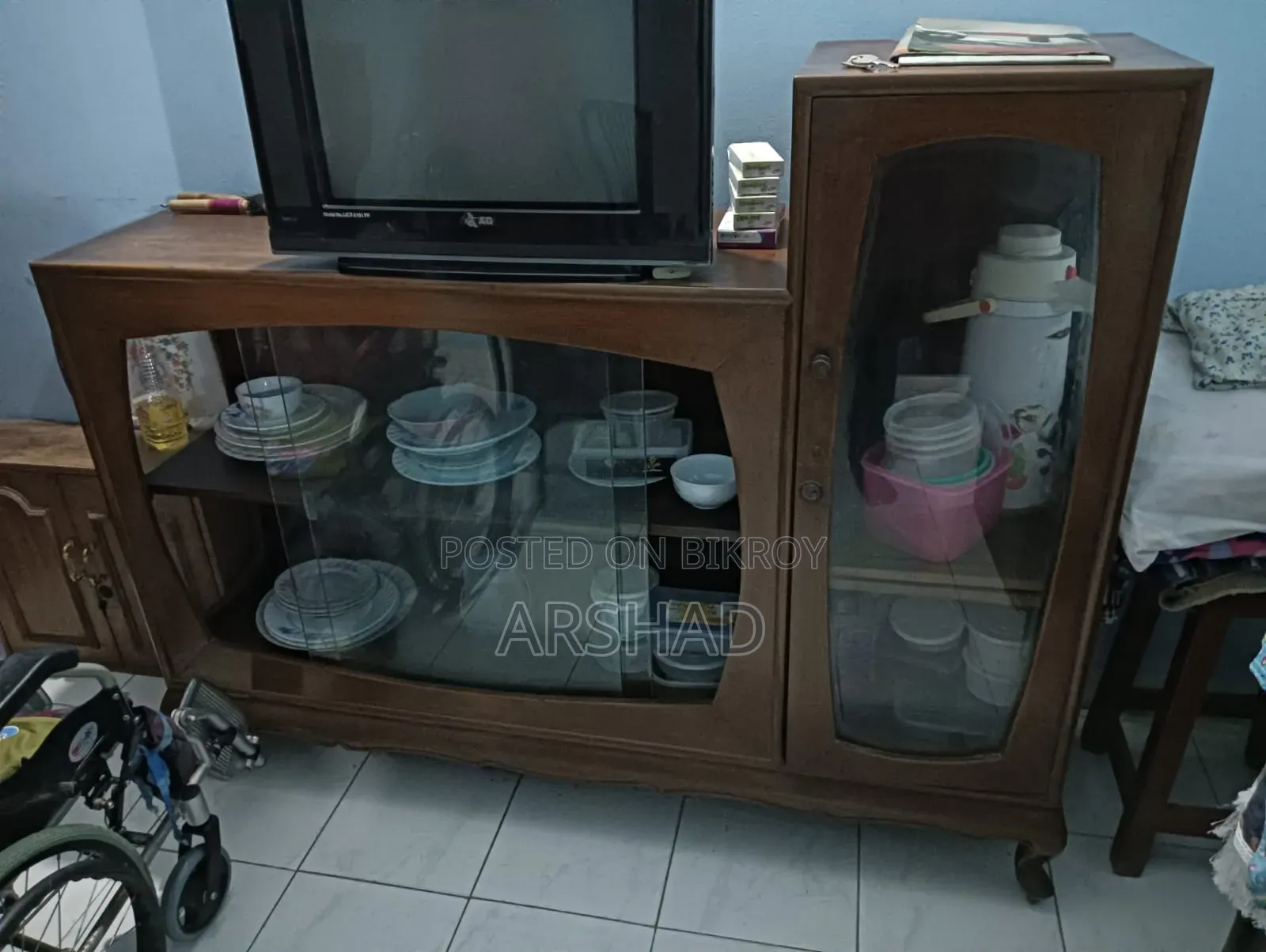 Showcase & 6-Seat Dining Table Segun Wood Made